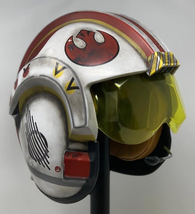 Star Wars Luke Skywalker Rebel Pilot (A New Hope) 1:1 Scale Wearable Helmet Gallery Image 5