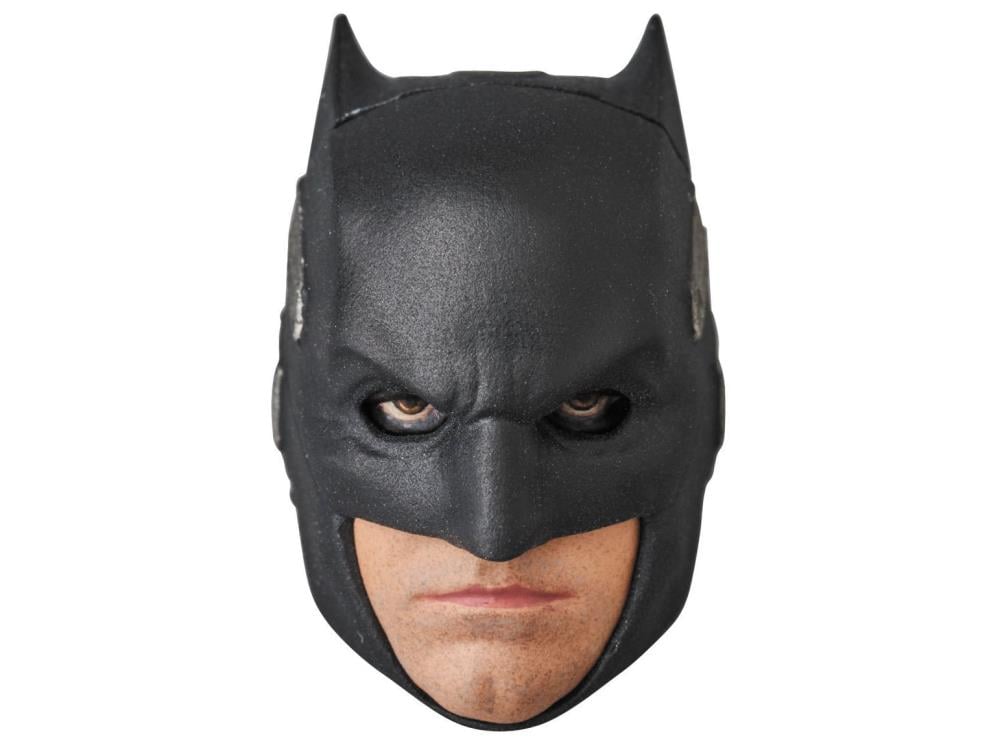 Justice League MAFEX No.076 Bruce Wayne Action Figure Gallery Image 9