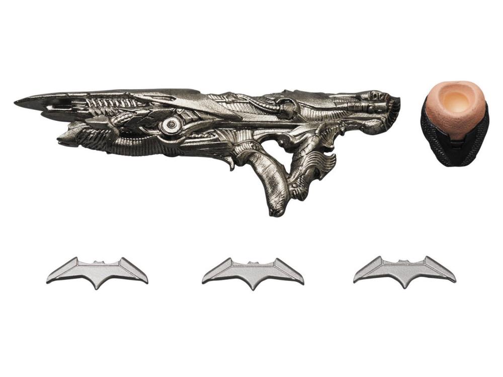 Justice League MAFEX No.076 Bruce Wayne Action Figure Gallery Image 11