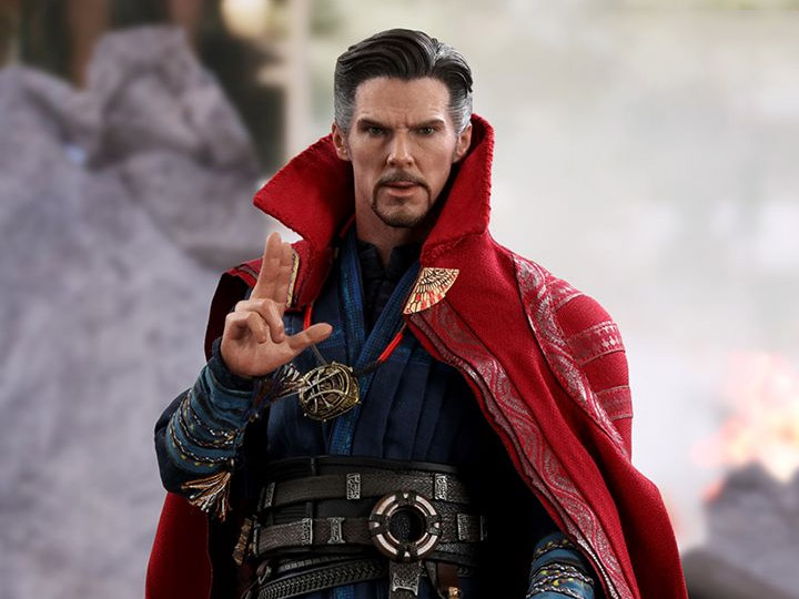Avengers: Infinity War MMS484 Doctor Strange 1/6th Scale Collectible Figure Gallery Image 1