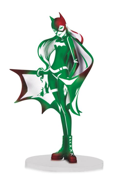DC Artists Alley Batgirl (Holiday Variant) Figure (Sho Murase) Gallery Image 3