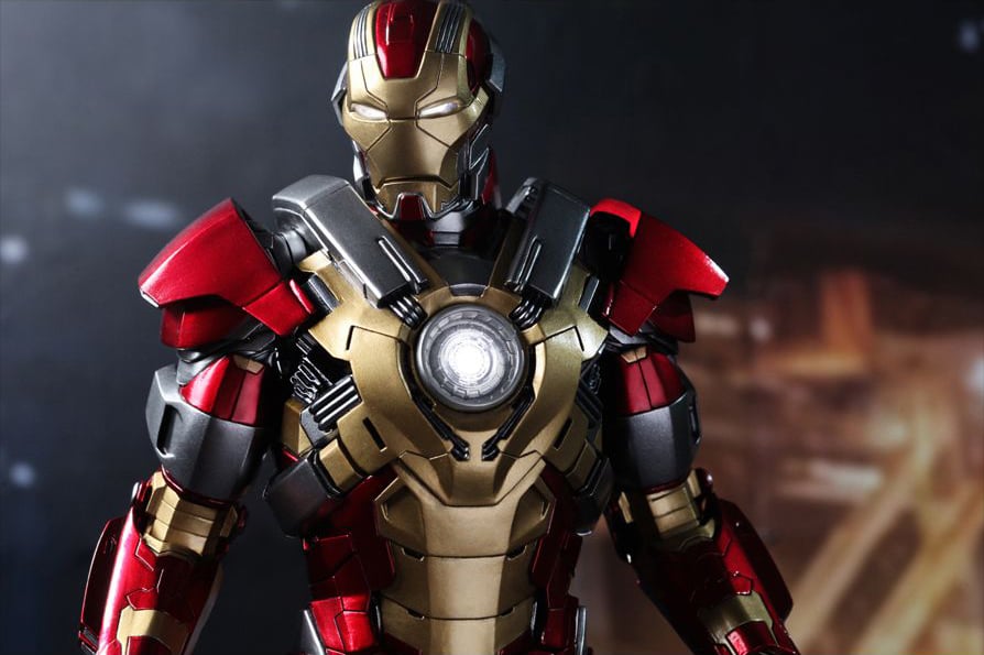 Iron Man 3 MMS212 Heartbreaker (Mark XVII) 1/6th Scale LE Collectible Figure + $100 BBTS Store Credit Bonus Gallery Image 4