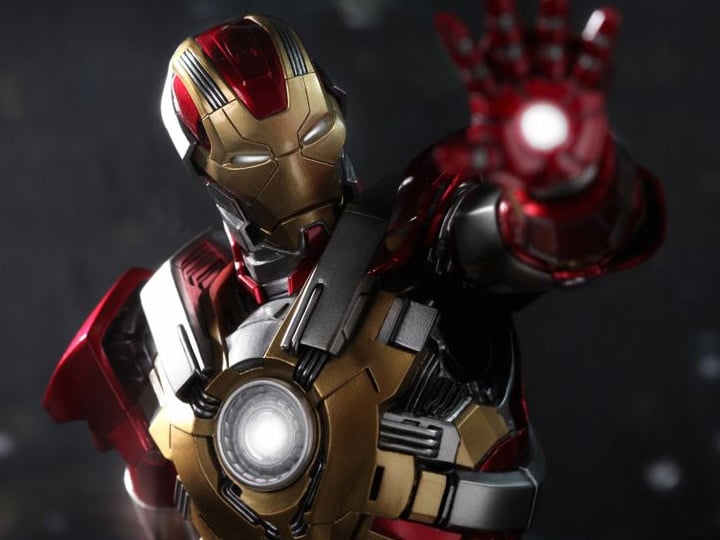 Iron Man 3 MMS212 Heartbreaker (Mark XVII) 1/6th Scale LE Collectible Figure + $100 BBTS Store Credit Bonus Gallery Image 1