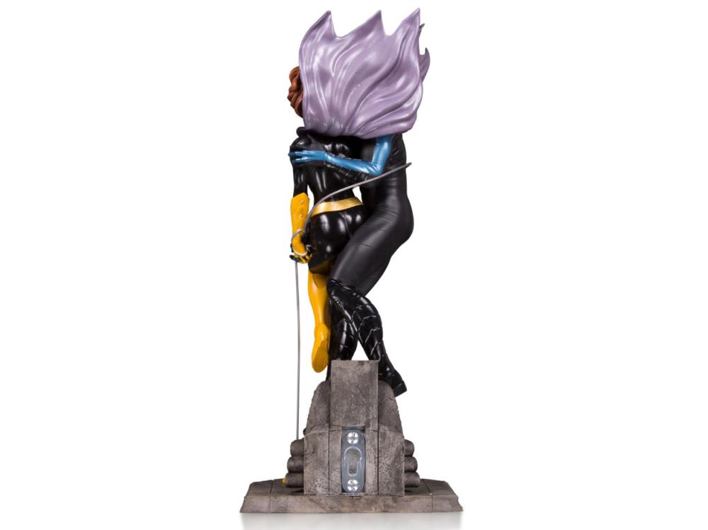 DC Designer Series Nightwing & Batgirl Statue (Ryan Sook) Gallery Image 5