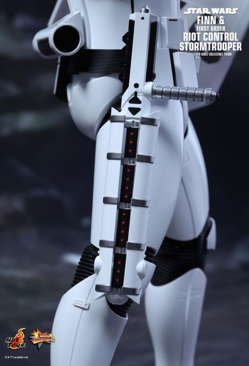 Star Wars: The Force Awakens MMS346 Finn and First Order Riot Control Stormtrooper 1/6th Scale Collectible Set + $150 BBTS Store Credit Bonus Gallery Image 13