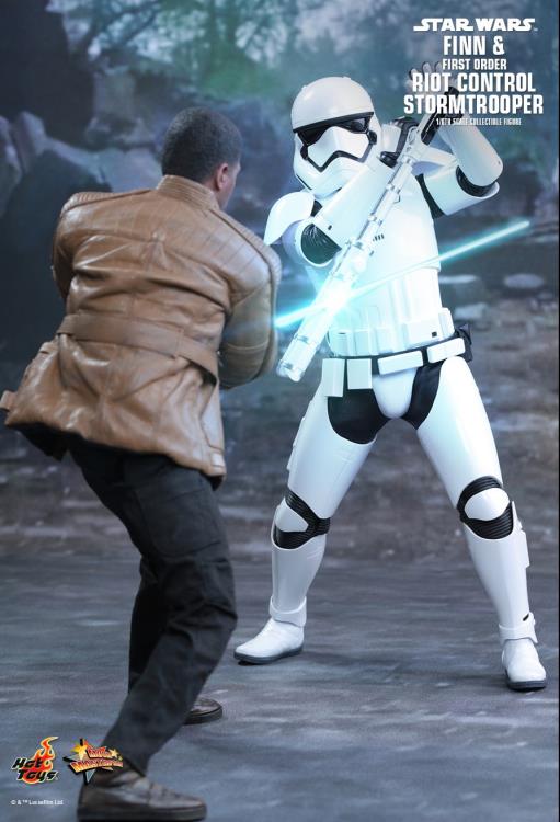 Star Wars: The Force Awakens MMS346 Finn and First Order Riot Control Stormtrooper 1/6th Scale Collectible Set + $150 BBTS Store Credit Bonus Gallery Image 4