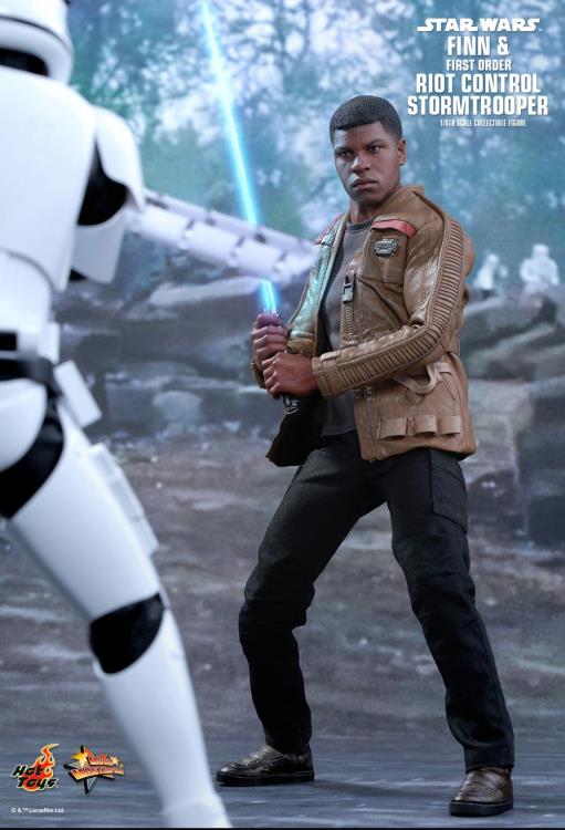 Star Wars: The Force Awakens MMS346 Finn and First Order Riot Control Stormtrooper 1/6th Scale Collectible Set + $150 BBTS Store Credit Bonus Gallery Image 3