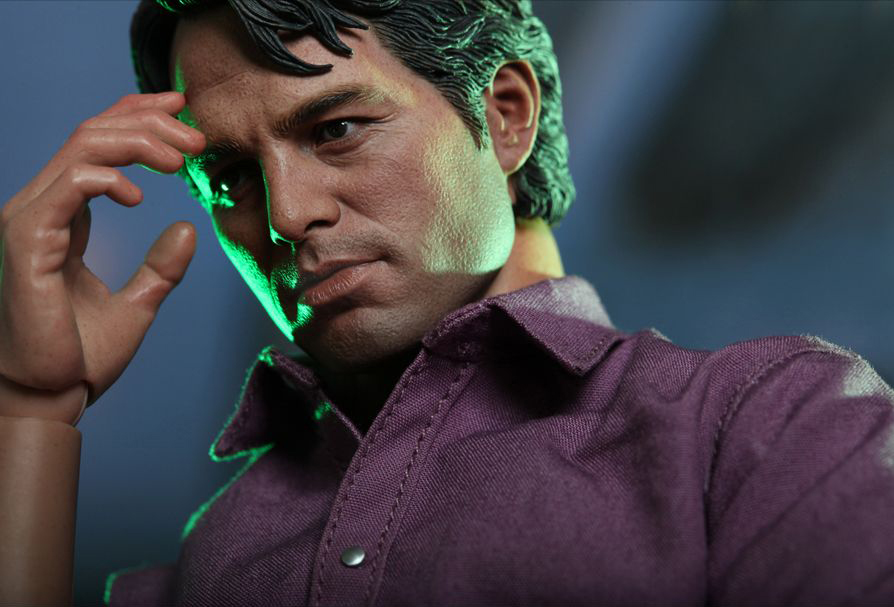 The Avengers MMS229 Bruce Banner 1/6th Scale Collectible Figure + $75 BBTS Store Credit Bonus Gallery Image 8