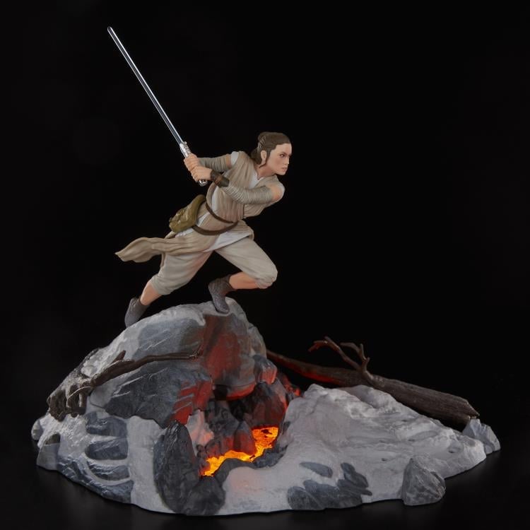 Star Wars: The Black Series Centerpiece 04 Rey Statue Gallery Image 4