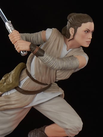Star Wars: The Black Series Centerpiece 04 Rey Statue Gallery Image 2