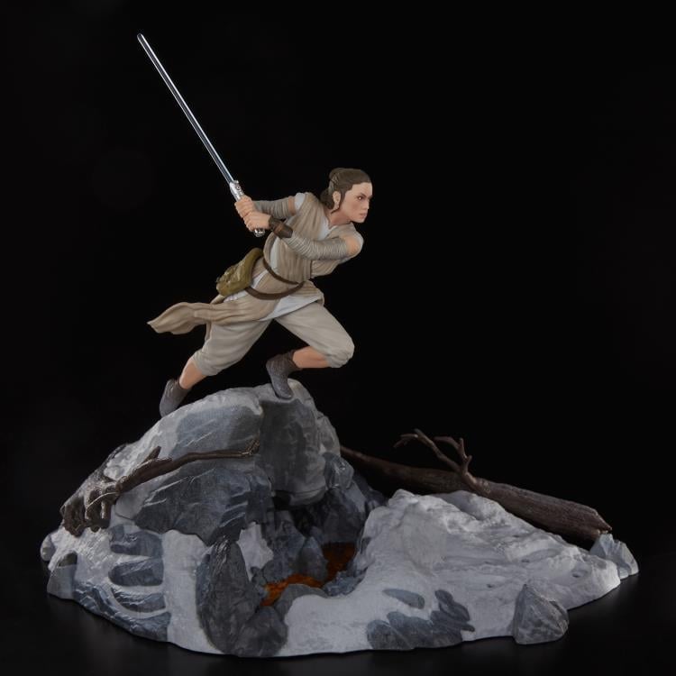 Star Wars: The Black Series Centerpiece 04 Rey Statue Gallery Image 3