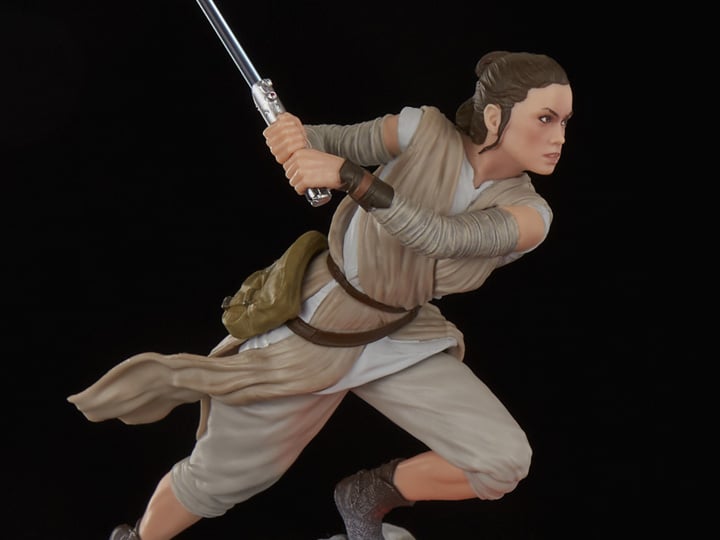Star Wars: The Black Series Centerpiece 04 Rey Statue Gallery Image 1