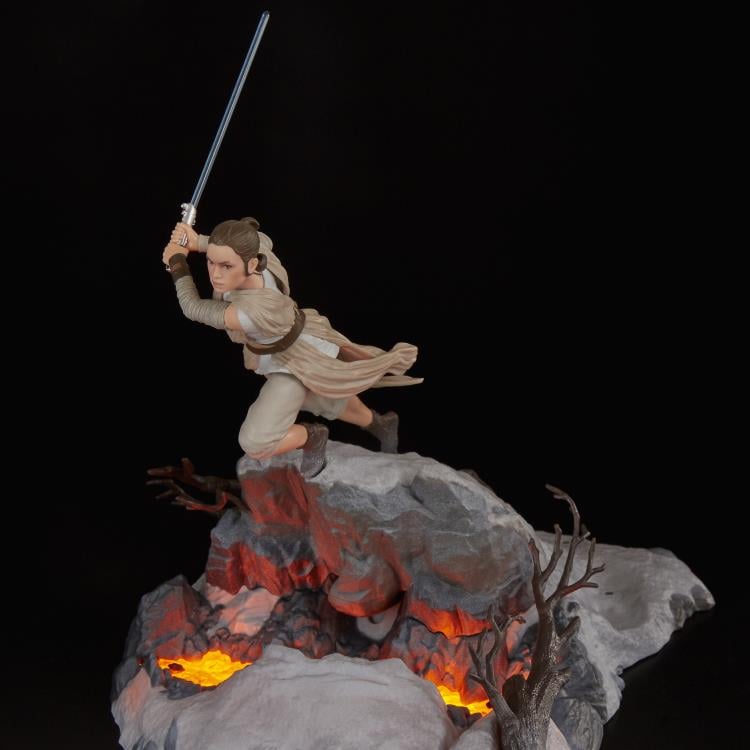 Star Wars: The Black Series Centerpiece 04 Rey Statue Gallery Image 5