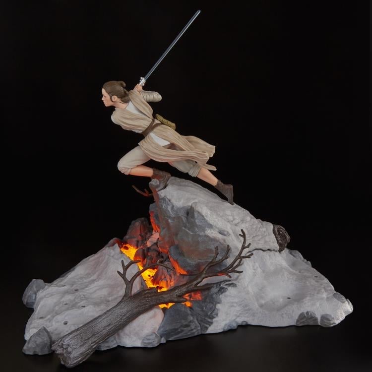 Star Wars: The Black Series Centerpiece 04 Rey Statue Gallery Image 6