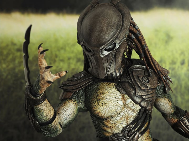 Predators MMS137 Falconer Predator 1/6th Scale Collectible Figure Gallery Image 1