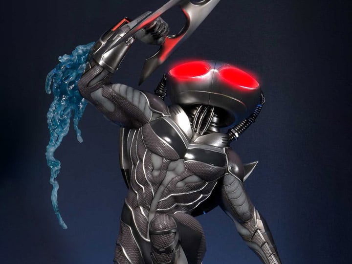 Injustice 2 Premium Masterline Black Manta 1/4 Scale Statue Gallery Image 1