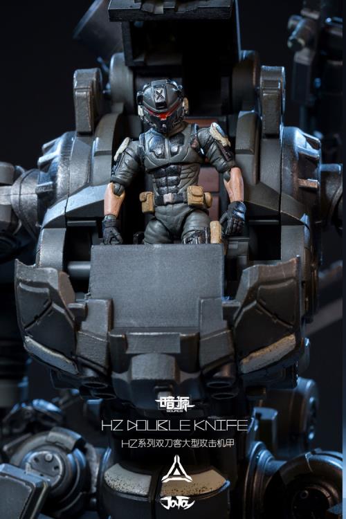Dark Source HZ Double Knife 1/24 Scale Figure Gallery Image 14
