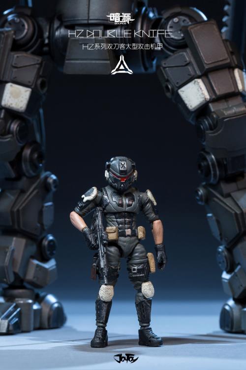 Dark Source HZ Double Knife 1/24 Scale Figure Gallery Image 13