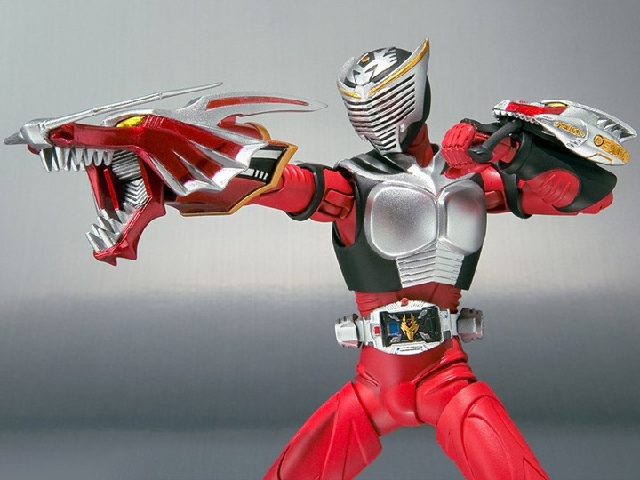 Kamen Rider S.H.Figuarts Heisei Riders Rising Project Vol. 1 Kamen Rider Ryuki (20 Kamen Rider Kicks Ver.) Action Figure Gallery Image 1