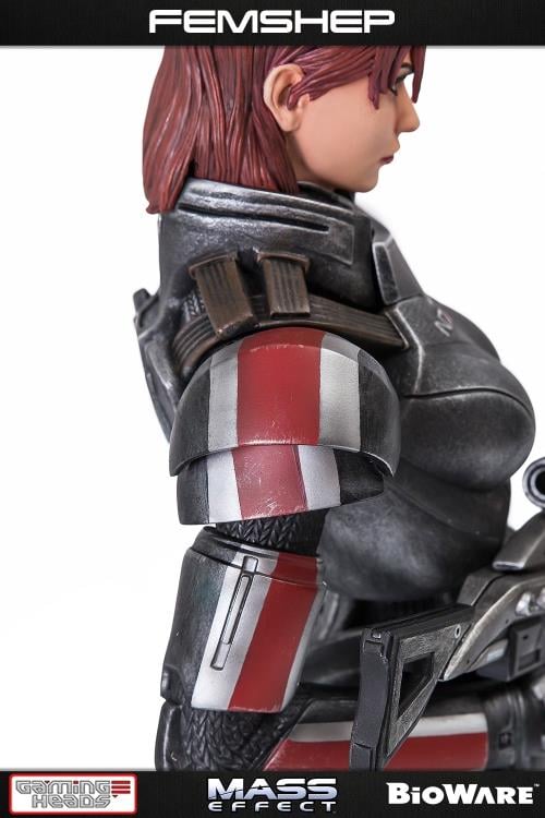 Mass Effect Femshep 1/4 Scale Limited Edition Statue Gallery Image 9