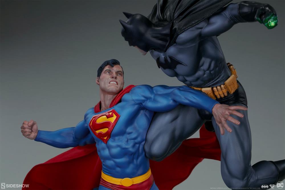 DC Comics Batman Vs Superman Diorama Gallery Image 13