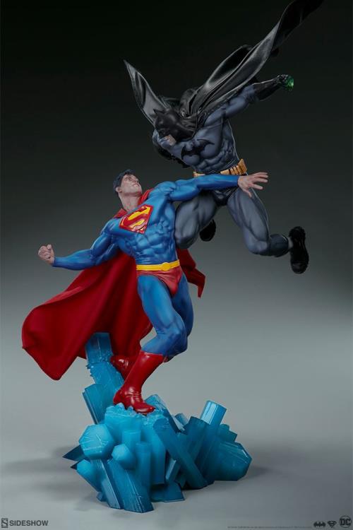 DC Comics Batman Vs Superman Diorama Gallery Image 3