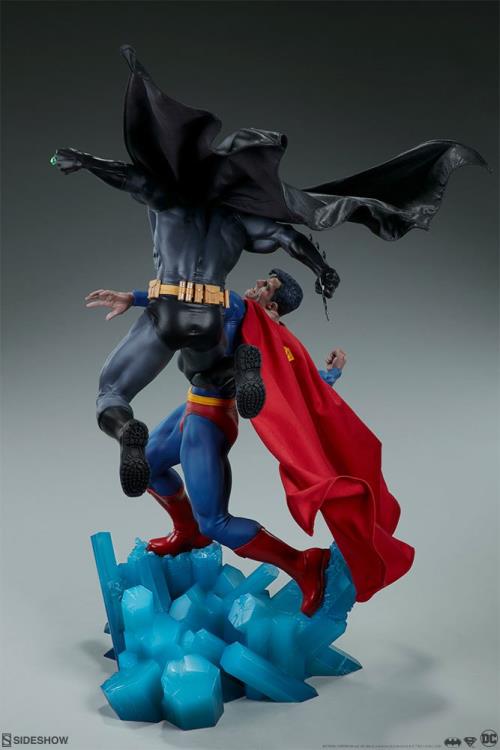 DC Comics Batman Vs Superman Diorama Gallery Image 8