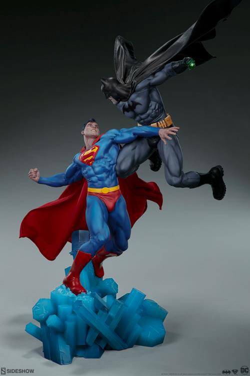 DC Comics Batman Vs Superman Diorama Gallery Image 4