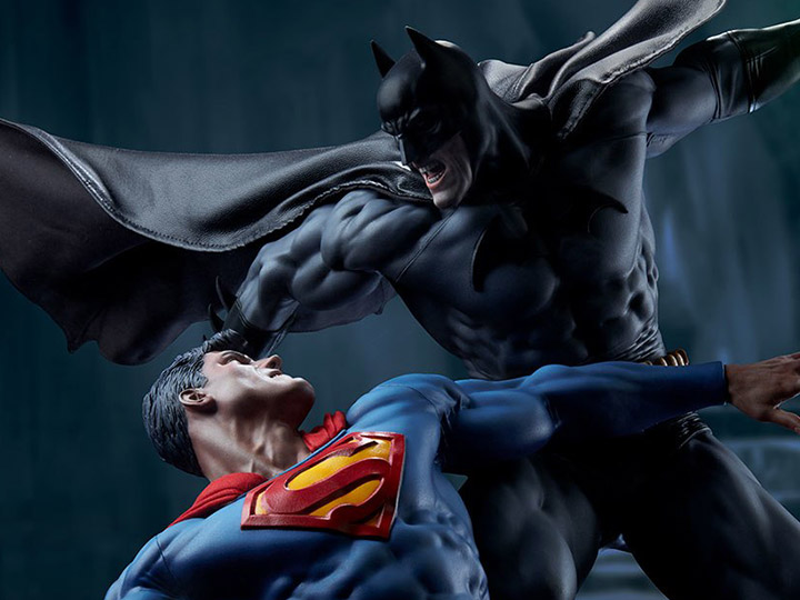 DC Comics Batman Vs Superman Diorama Gallery Image 1