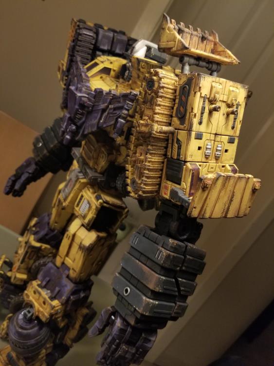 TW-C07F Constructor (Weathered) Limited Edition Gift Box Gallery Image 12