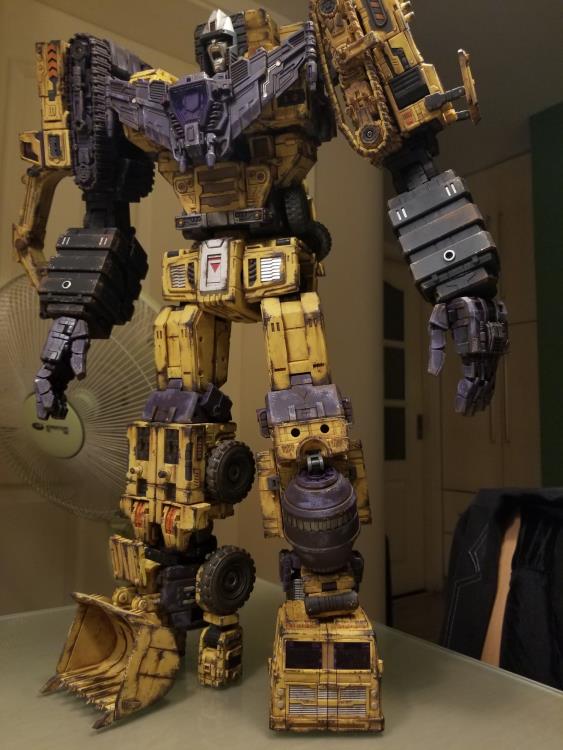 TW-C07F Constructor (Weathered) Limited Edition Gift Box Gallery Image 3