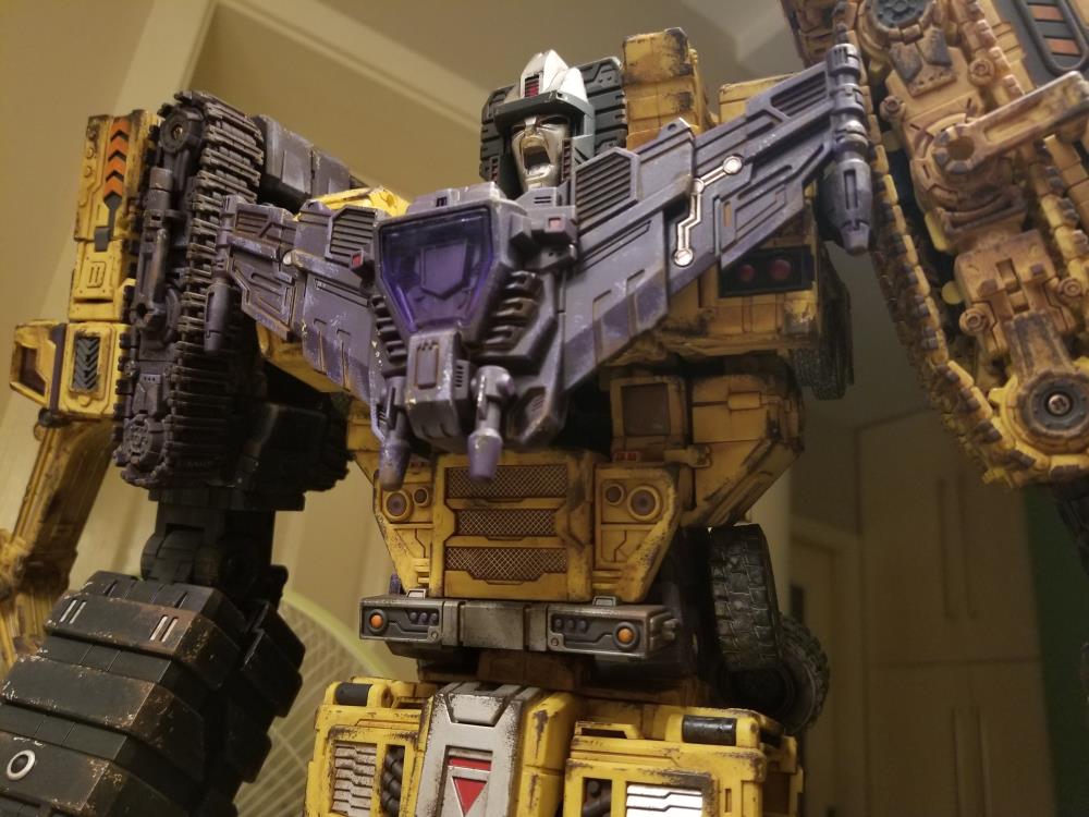TW-C07F Constructor (Weathered) Limited Edition Gift Box Gallery Image 9