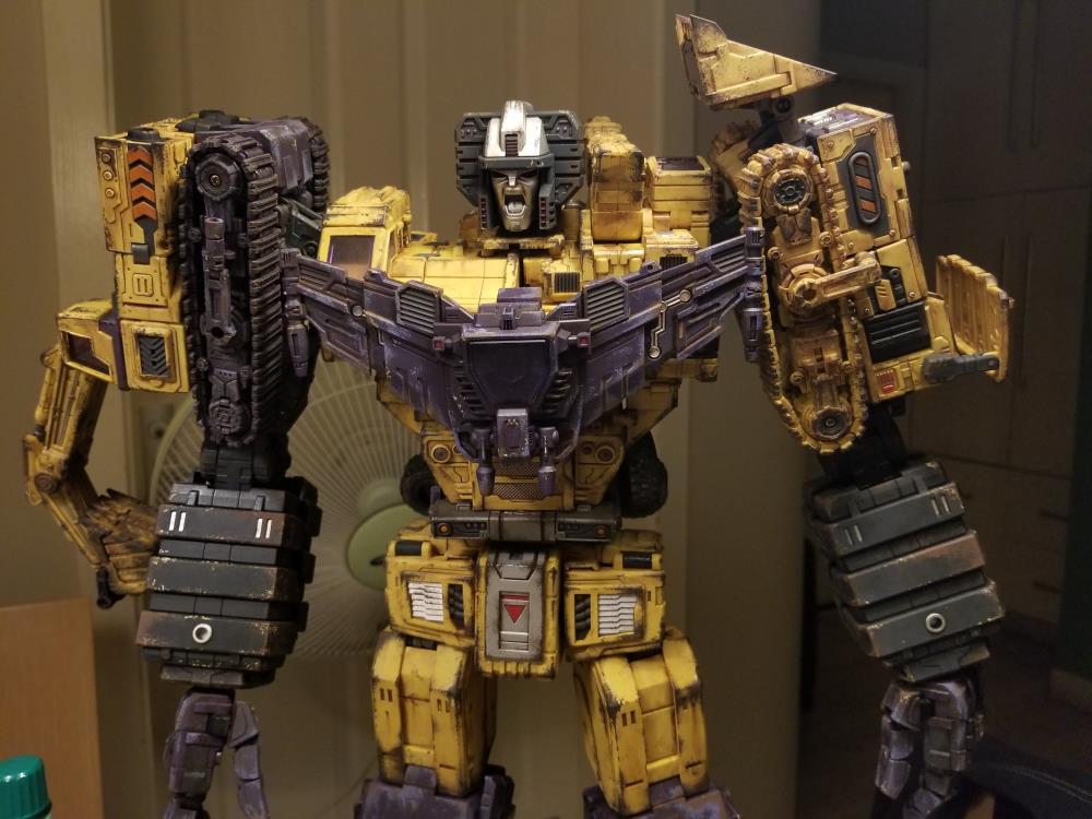 TW-C07F Constructor (Weathered) Limited Edition Gift Box Gallery Image 10