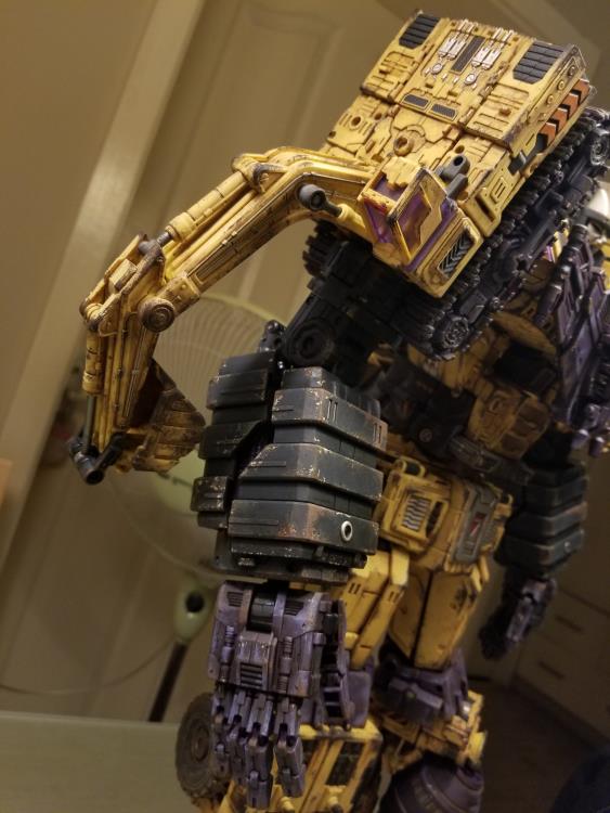 TW-C07F Constructor (Weathered) Limited Edition Gift Box Gallery Image 8