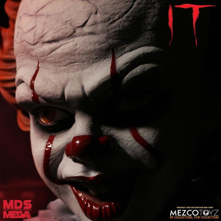 IT (2017) Mezco Designer Series Mega Scale Talking Pennywise Gallery Image 7