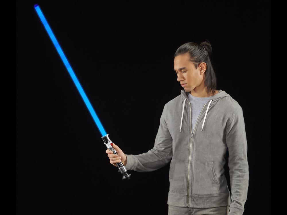 Star Wars: The Black Series Obi-Wan Kenobi (The Phantom Menace) Force FX Lightsaber Gallery Image 5