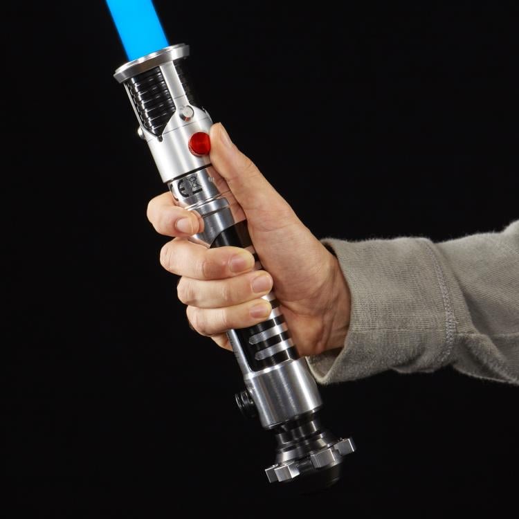 Star Wars: The Black Series Obi-Wan Kenobi (The Phantom Menace) Force FX Lightsaber Gallery Image 4