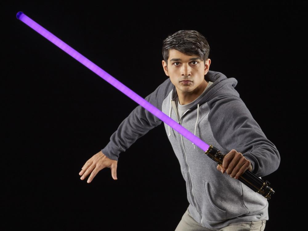 Star Wars: The Black Series Mace Windu (Revenge of the Sith) Force FX Lightsaber Gallery Image 5