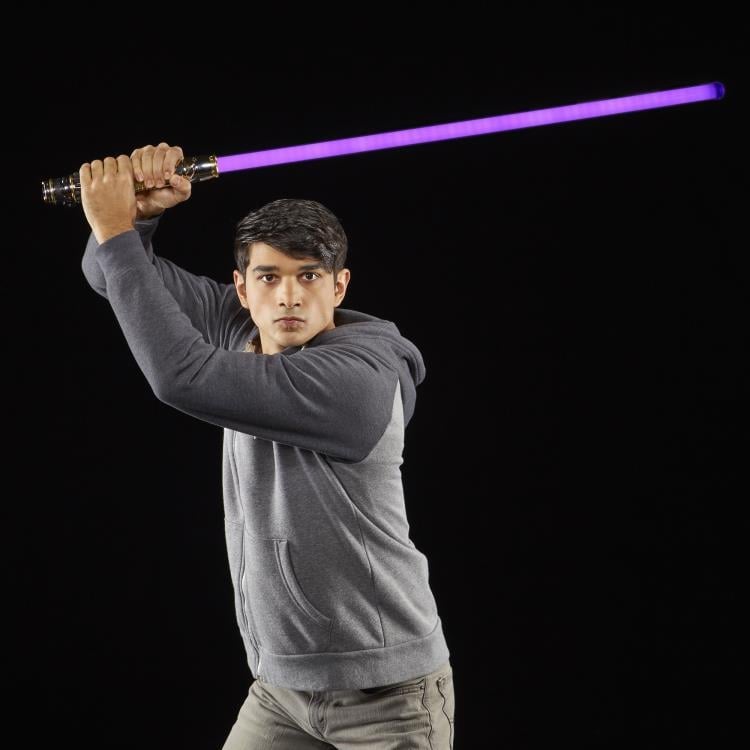 Star Wars: The Black Series Mace Windu (Revenge of the Sith) Force FX Lightsaber Gallery Image 6