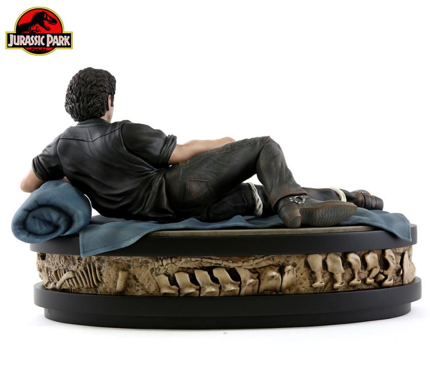 Jurassic Park Ian Malcolm 1/4 Scale Limited Edition Statue Gallery Image 6