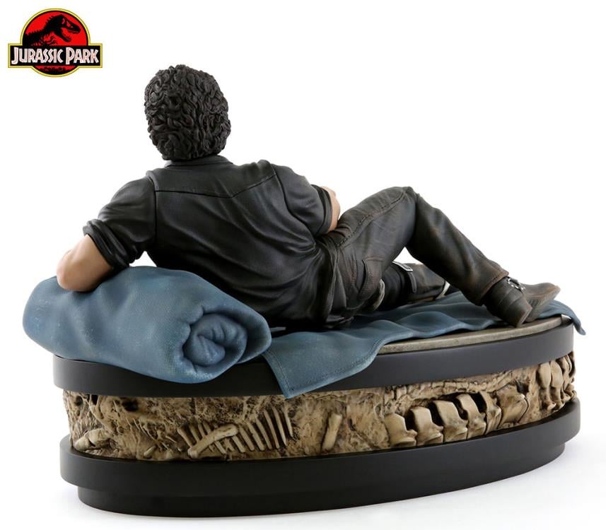 Jurassic Park Ian Malcolm 1/4 Scale Limited Edition Statue Gallery Image 5