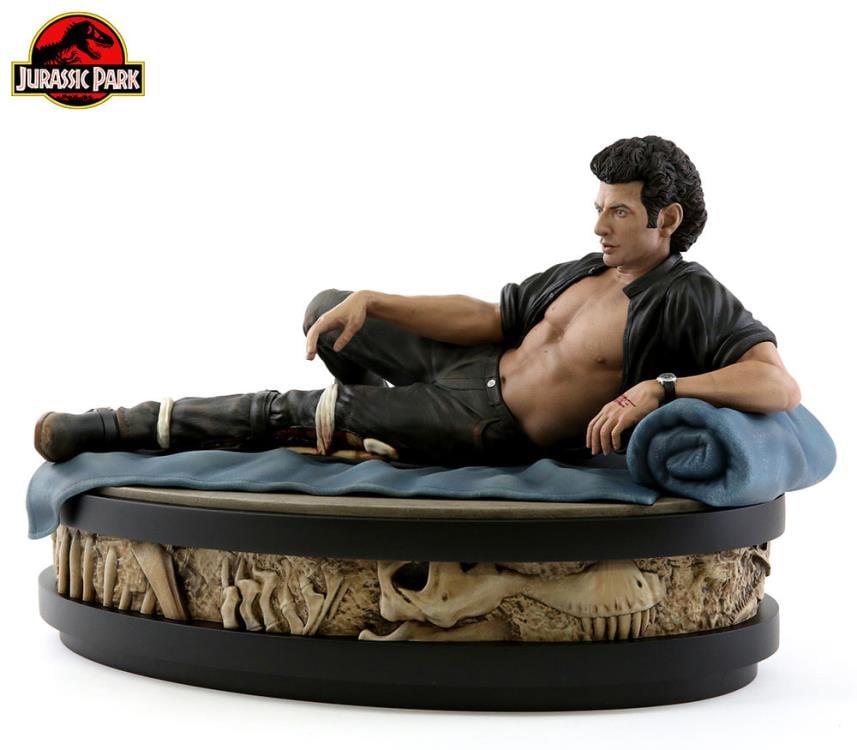 Jurassic Park Ian Malcolm 1/4 Scale Limited Edition Statue Gallery Image 4