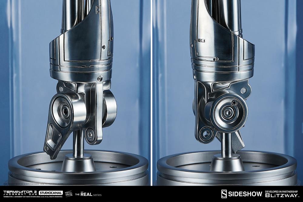 Terminator 2: Judgment Day T-800 Endoskeleton Arm and Brain Chip Life-Size Collectible Set Gallery Image 9