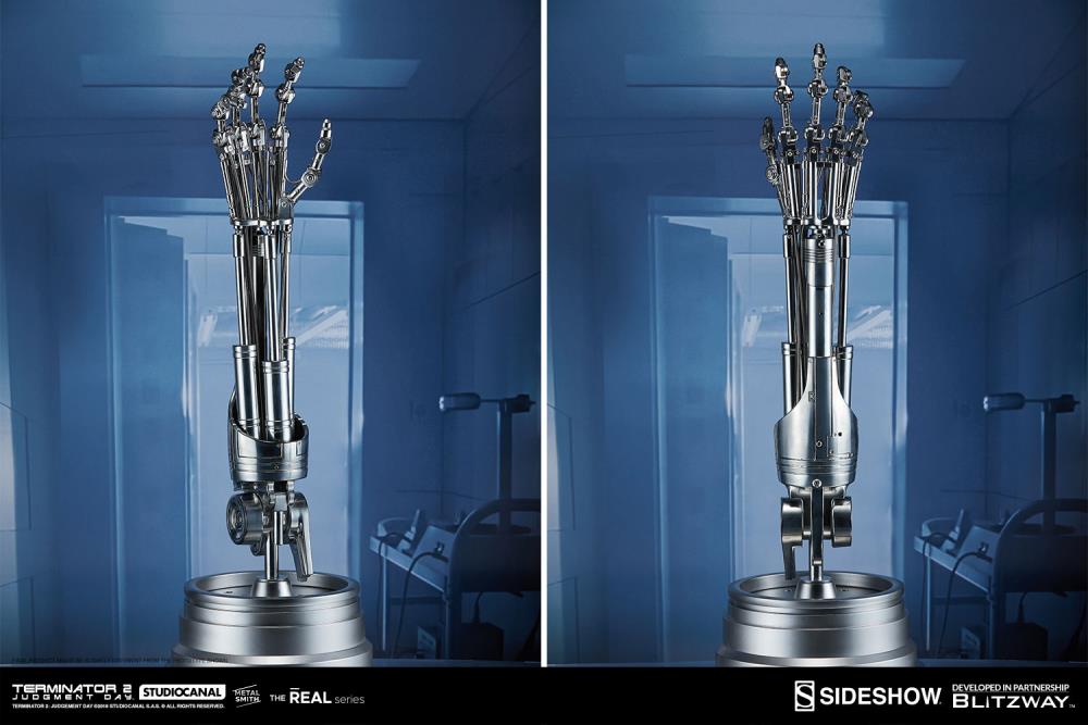 Terminator 2: Judgment Day T-800 Endoskeleton Arm and Brain Chip Life-Size Collectible Set Gallery Image 6