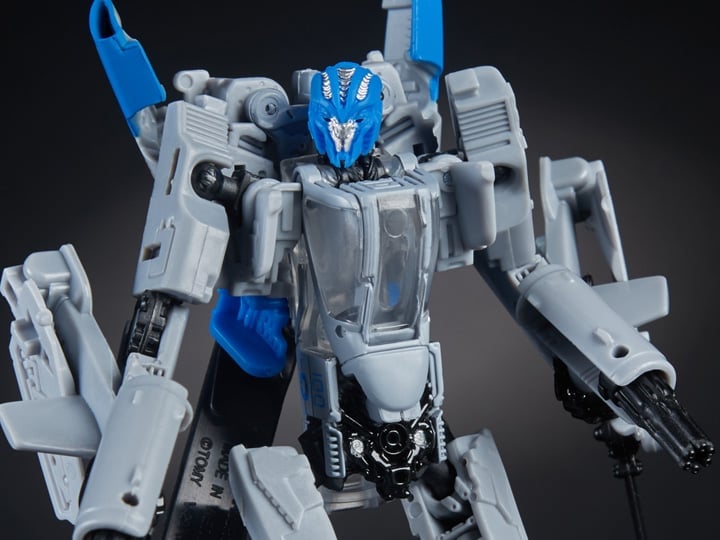 Transformers Studio Series 22 Deluxe Dropkick Gallery Image 1