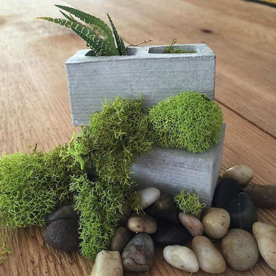 Mini Materials 1/6 Scale Mini Cinder Blocks (4 Pack) Gallery Image 3