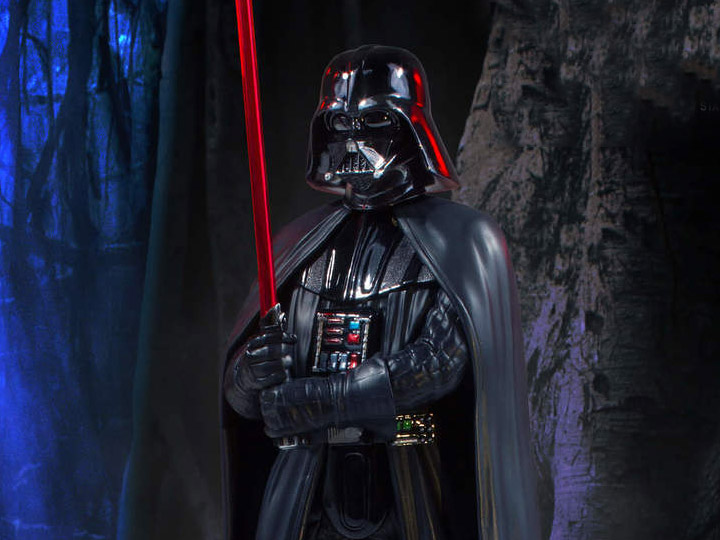 Star Wars Collector's Gallery Darth Vader (Empire Strikes Back) Limited Edition Statue Gallery Image 1