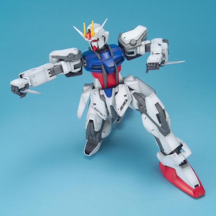 Mobile Suit Gundam SEED Big Scale Strike Gundam Exclusive 1/60 Scale Model Kit Gallery Image 5