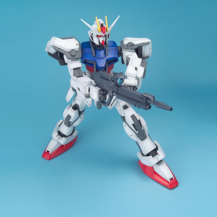 Mobile Suit Gundam SEED Big Scale Strike Gundam Exclusive 1/60 Scale Model Kit Gallery Image 6