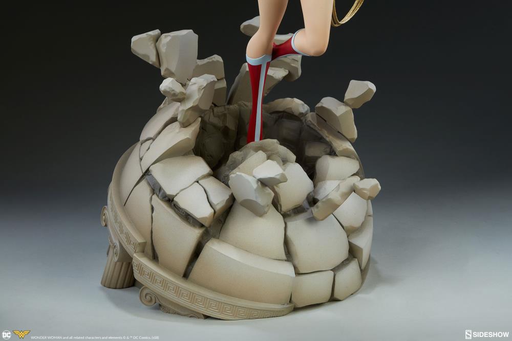 Justice League: The Animated Series Wonder Woman Statue Gallery Image 15